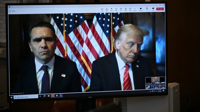 Delincuente convicto: la histórica foto de Trump durante su sentencia