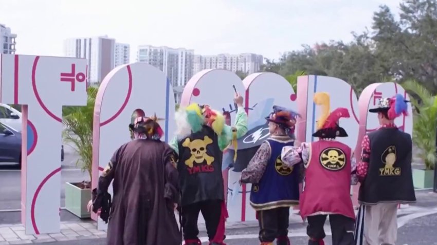 Piratas se apoderan de la llave de la ciudad de Tampa