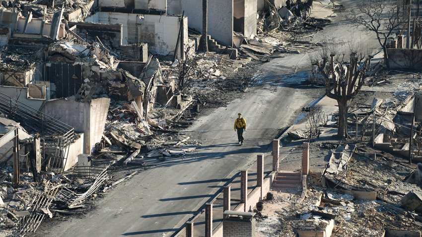 LOS ANGELES, CA – JANUARY 14: The death toll has risen to 25, according to the Los Angeles medical examiners in Los Angeles, California, United States on January 14, 2025. The latest victim, the 25th, died in the Eaton Fire, which has already claimed 17 lives. (Photo by Lokman Vural Elibol/Anadolu via Getty Images)