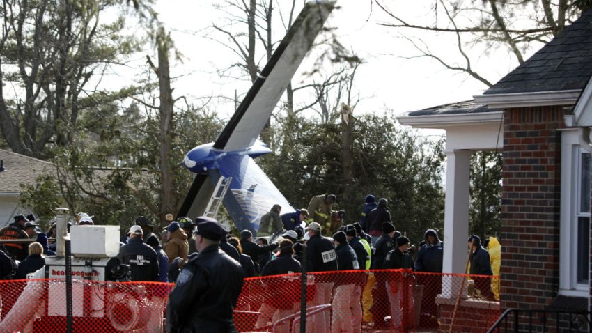 CLARENCE, NY – FEBRUARY 16:  Workers and investigators clear debris from the scene of the plane crash of Continental Connection Flight 3407 on February 16, 2009 in Clarence, New York. The Bombardier Dash 8 Q400, that crashed on approach to Buffalo Niagara International Airport on February 12, 2009, killed all 49 people on the plane and one on the ground. Today investigators removed the engines of the commuter plane that slammed into a house in suburban Buffalo.  (Photo by David Duprey-Pool/Getty Images)