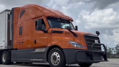 Orden ejecutiva exige que camioneros deben hablar inglés