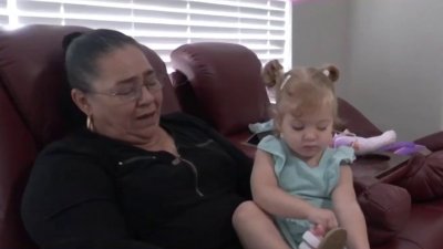 Desde Tampa una pequeña pregunta por su madre que fue deportada a Cuba