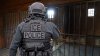 ¿Por qué ciertos inmigrantes detenidos no tienen opción de fianza? Esto explican abogados