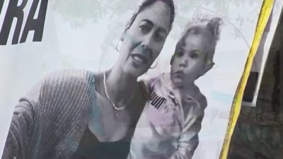 Madre cubana deportada sufre al verse alejada de su hija el día de las madres