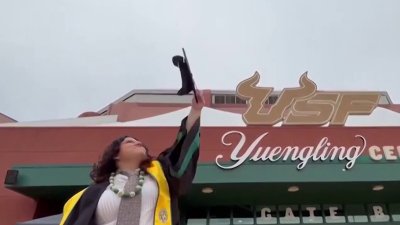 Familia venezolana orgullosa por hija graduada en USF de Tampa