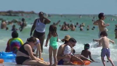 Familias aprovechan fin de semana largo en Clearwater beach