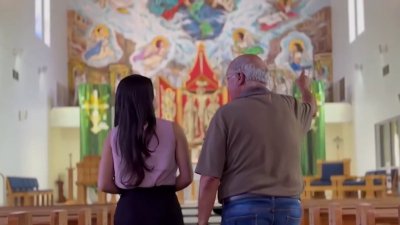Pintor cubano plasma su arte en iglesia de Tampa