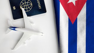 Cubanos de Tampa reaccionan a restricción parcial de viaje del gobierno de Trump.