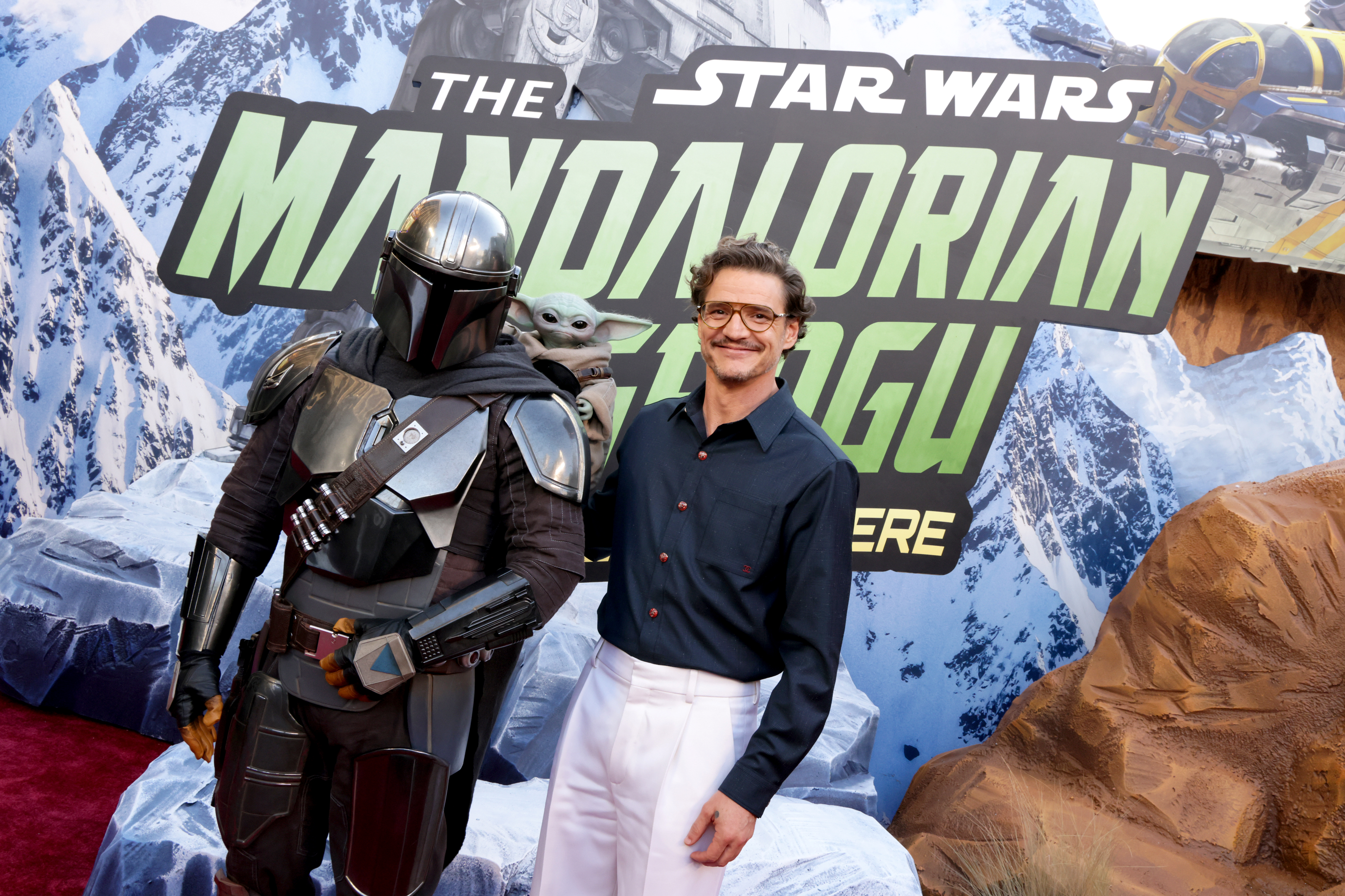 Sorpresa de otro mundo: Pedro Pascal impacta a fans disfrazado de Mandaloriano en Disneyland