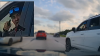 Arrestan a hombre acusado de amenazar con un arma en incidente de ira al volante